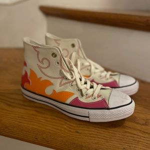 Western style converse! 🌞🤠 BARELY WORN! Women’s size 9.5